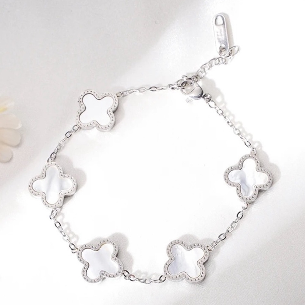18k White Gold Over Stainless Steel Silver
Clover Bracelet